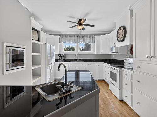 926 Ellerslie Road, Ellerslie-Bideford, PE - Indoor Photo Showing Kitchen