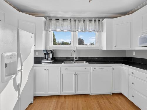 926 Ellerslie Road, Ellerslie-Bideford, PE - Indoor Photo Showing Kitchen With Double Sink