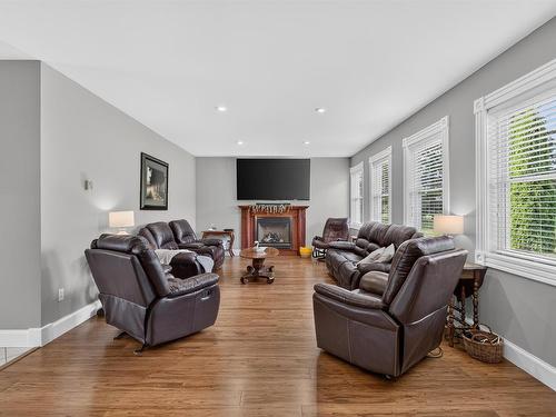 926 Ellerslie Road, Ellerslie-Bideford, PE - Indoor Photo Showing Living Room With Fireplace