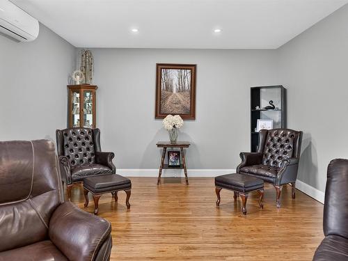 926 Ellerslie Road, Ellerslie-Bideford, PE - Indoor Photo Showing Living Room