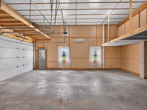 926 Ellerslie Road, Ellerslie-Bideford, PE - Indoor Photo Showing Garage