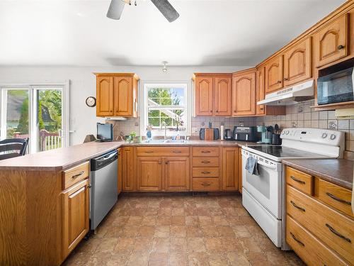 370 Diversion Road, Ellerslie-Bideford, PE - Indoor Photo Showing Kitchen With Double Sink