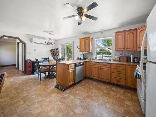 370 Diversion Road, Ellerslie-Bideford, PE - Indoor Photo Showing Kitchen With Double Sink