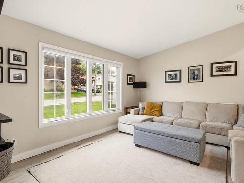 110 Sampson Drive, Lower Sackville, NS - Indoor Photo Showing Living Room