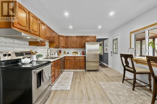1087 Lagoon Road, Highlands East (Cardiff Ward), ON - Indoor Photo Showing Kitchen
