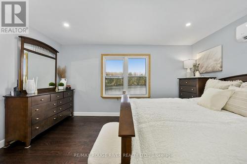 1087 Lagoon Road, Highlands East (Cardiff Ward), ON - Indoor Photo Showing Bedroom