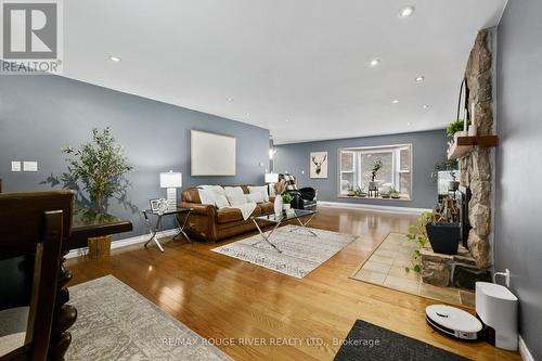 1087 Lagoon Road, Highlands East (Cardiff Ward), ON - Indoor Photo Showing Living Room