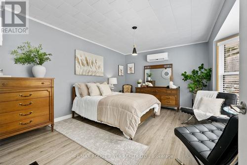 1087 Lagoon Road, Highlands East (Cardiff Ward), ON - Indoor Photo Showing Bedroom