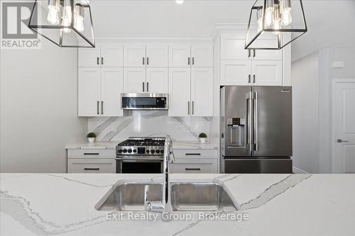 32 Wims Way, Belleville (Thurlow Ward), ON - Indoor Photo Showing Kitchen With Double Sink With Upgraded Kitchen