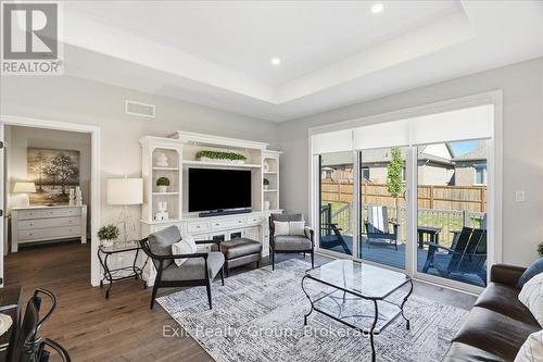 32 Wims Way, Belleville (Thurlow Ward), ON - Indoor Photo Showing Living Room