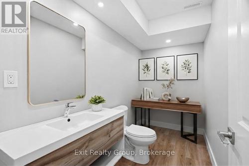 32 Wims Way, Belleville (Thurlow Ward), ON - Indoor Photo Showing Bathroom
