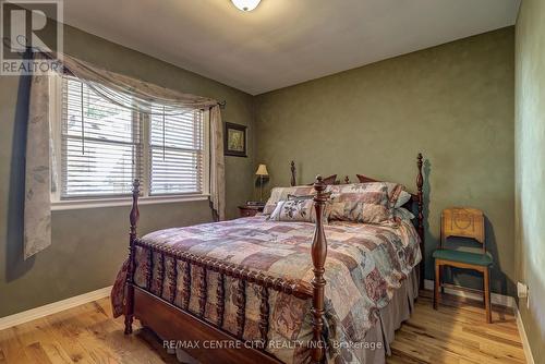 4766 Sunset Road, Central Elgin (Port Stanley), ON - Indoor Photo Showing Bedroom