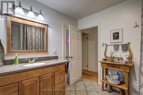 4766 Sunset Road, Central Elgin (Port Stanley), ON - Indoor Photo Showing Bathroom