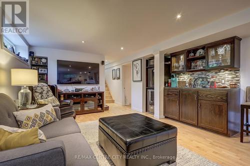 4766 Sunset Road, Central Elgin (Port Stanley), ON - Indoor Photo Showing Living Room