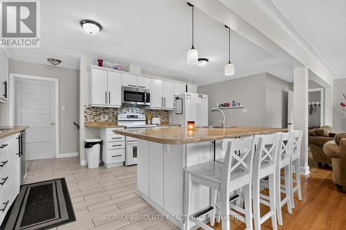 511 Penhill Avenue, Ottawa, ON - Indoor Photo Showing Kitchen With Double Sink With Upgraded Kitchen
