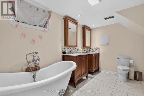 511 Penhill Avenue, Ottawa, ON - Indoor Photo Showing Bathroom