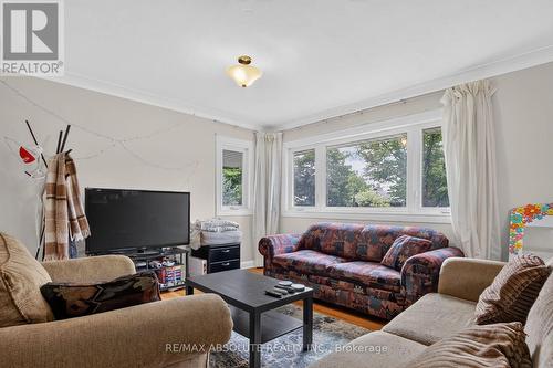 511 Penhill Avenue, Ottawa, ON - Indoor Photo Showing Living Room