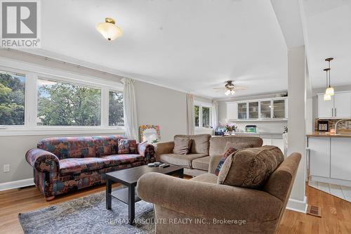 511 Penhill Avenue, Ottawa, ON - Indoor Photo Showing Living Room