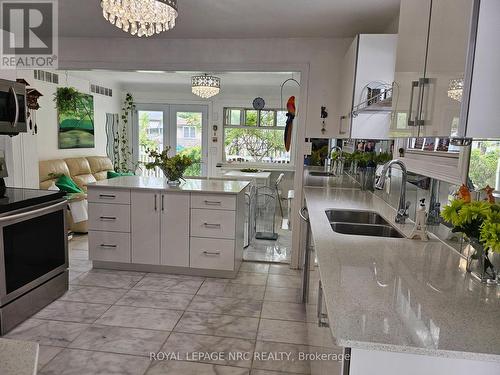 7 Vera Street, St. Catharines (Western Hill), ON - Indoor Photo Showing Kitchen With Double Sink
