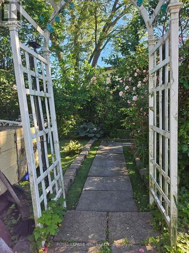 7 Vera Street, St. Catharines (Western Hill), ON - Outdoor
