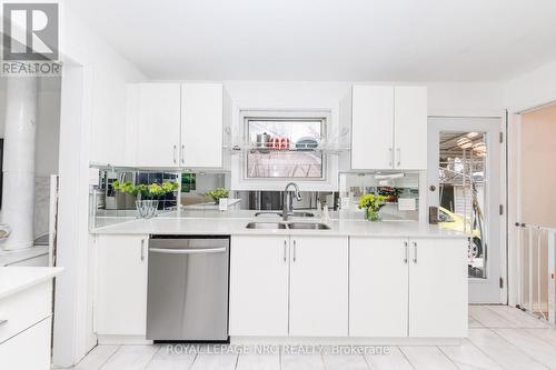 7 Vera Street, St. Catharines (Western Hill), ON - Indoor Photo Showing Kitchen With Double Sink