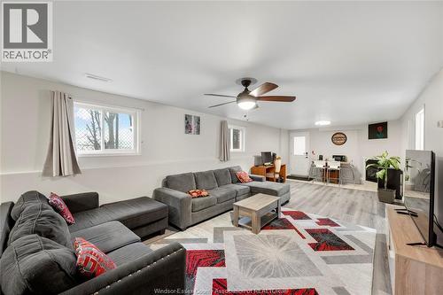 4574 Tumbleweed Crescent, Windsor, ON - Indoor Photo Showing Living Room