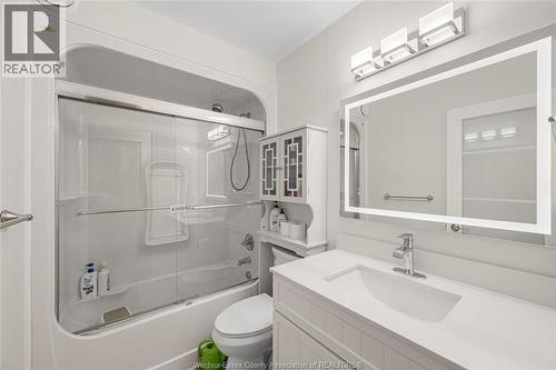 4574 Tumbleweed Crescent, Windsor, ON - Indoor Photo Showing Bathroom