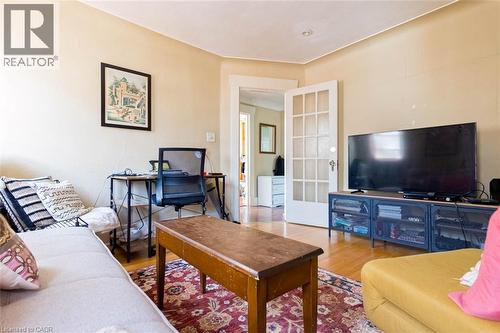 121 Eastbourne Avenue, Hamilton, ON - Indoor Photo Showing Living Room