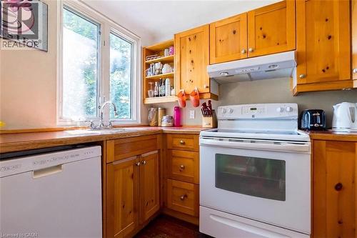 121 Eastbourne Avenue, Hamilton, ON - Indoor Photo Showing Kitchen