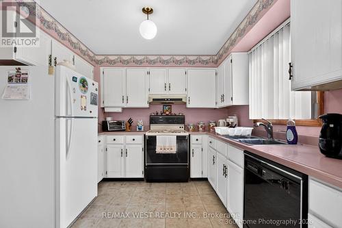 4157 Ottewell Crescent, Mississauga, ON - Indoor Photo Showing Kitchen With Double Sink