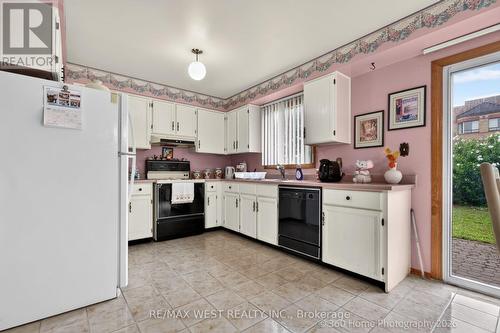 4157 Ottewell Crescent, Mississauga, ON - Indoor Photo Showing Kitchen
