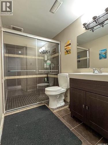 405 Northcote Drive, Swift Current, SK - Indoor Photo Showing Bathroom