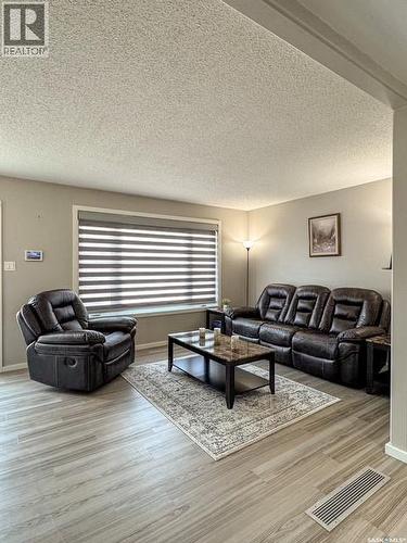 405 Northcote Drive, Swift Current, SK - Indoor Photo Showing Living Room