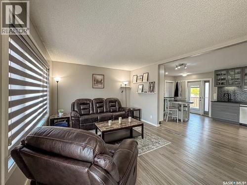 405 Northcote Drive, Swift Current, SK - Indoor Photo Showing Living Room