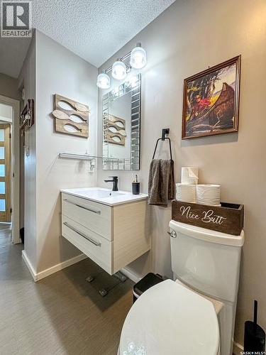 405 Northcote Drive, Swift Current, SK - Indoor Photo Showing Bathroom