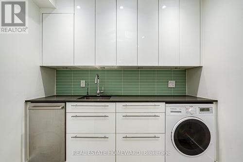 206 - 100 Oriole Parkway, Toronto, ON - Indoor Photo Showing Laundry Room