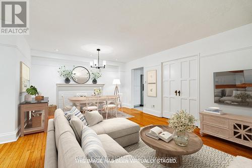 206 - 100 Oriole Parkway, Toronto, ON - Indoor Photo Showing Living Room