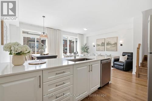 30 Velvet Drive, Whitby, ON - Indoor Photo Showing Kitchen With Upgraded Kitchen