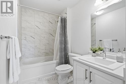 30 Velvet Drive, Whitby, ON - Indoor Photo Showing Bathroom