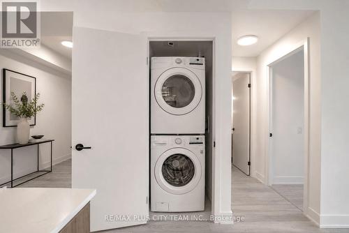 303 - 1285 Queen Street E, Toronto, ON - Indoor Photo Showing Laundry Room