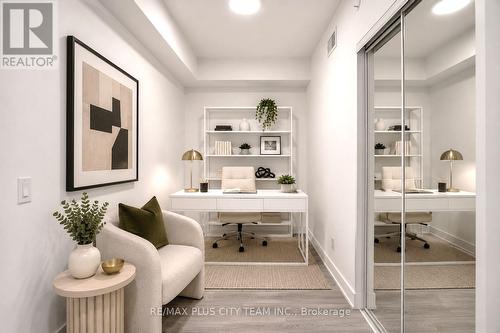 303 - 1285 Queen Street E, Toronto, ON - Indoor Photo Showing Office