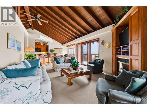6714 3A Highway, Nelson, BC - Indoor Photo Showing Living Room
