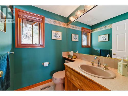 6714 3A Highway, Nelson, BC - Indoor Photo Showing Bathroom