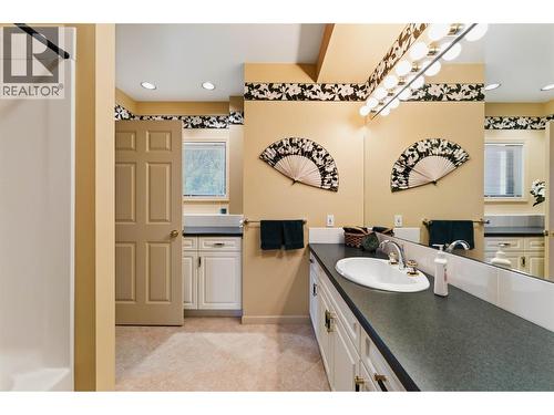 6714 3A Highway, Nelson, BC - Indoor Photo Showing Bathroom