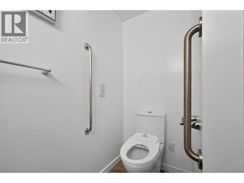 1610 Gordon Drive Unit# 101 Lot# 1, Kelowna, BC - Indoor Photo Showing Bathroom