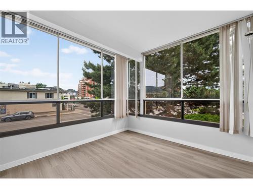 Glassed in sunroom - 1610 Gordon Drive Unit# 101 Lot# 1, Kelowna, BC - Indoor Photo Showing Other Room