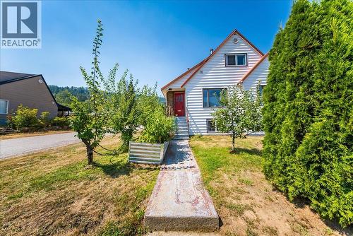 795 Kipling Street, Warfield, BC - Outdoor