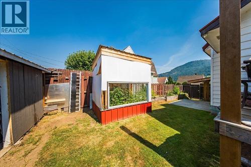 795 Kipling Street, Warfield, BC - Outdoor