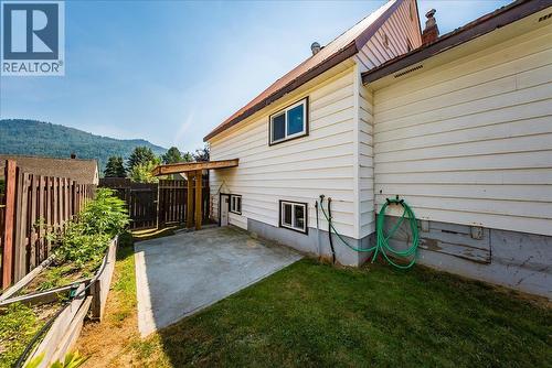 795 Kipling Street, Warfield, BC - Outdoor With Exterior