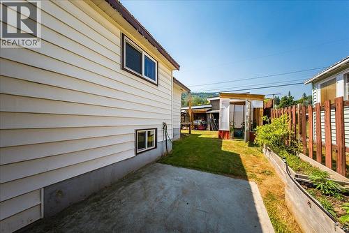 795 Kipling Street, Warfield, BC - Outdoor With Exterior
